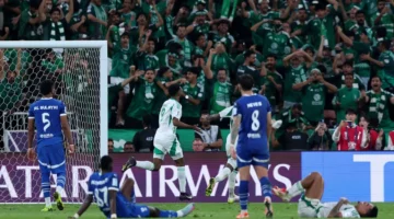 القنوات الناقلة لمواجهة الأهلي والهلال في نصف نهائي كأس الملك السعودي 2025